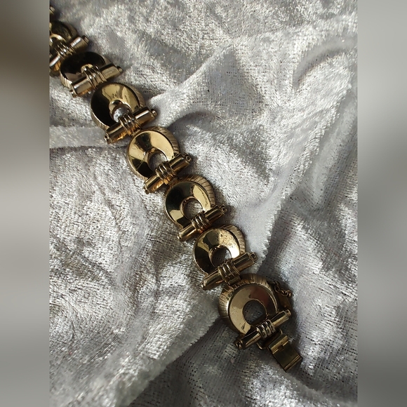Beautiful Vintage Monet Link Bracelet Measures Right At 6 And 1/2 In - Picture 3 of 10